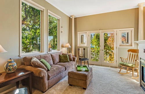 Phinney Ridge House | Three-story home with city view deck, garden & washer/dryer
