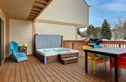 Park Meadows House | Three-story Park City townhome w/ mountain views & an added loft!