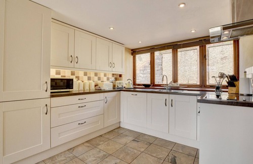 Tiverton House | Threshing Barn - Three Bedroom House, Sleeps 6
