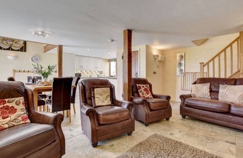 Tiverton House | Threshing Barn - Three Bedroom House, Sleeps 6
