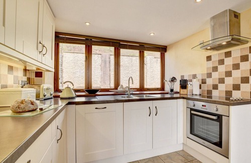 Tiverton House | Threshing Barn - Three Bedroom House, Sleeps 6