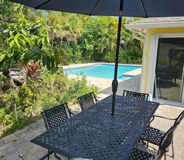 Fort Pierce House | Thumb Point Oasis w Heated Pool walk to beach