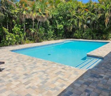 Fort Pierce House | Thumb Point Oasis w Heated Pool walk to beach