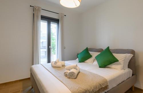 Isola Sacra Apartment | Tiber Terrace Retreat - Free Parking, Wi-Fi & Netflix