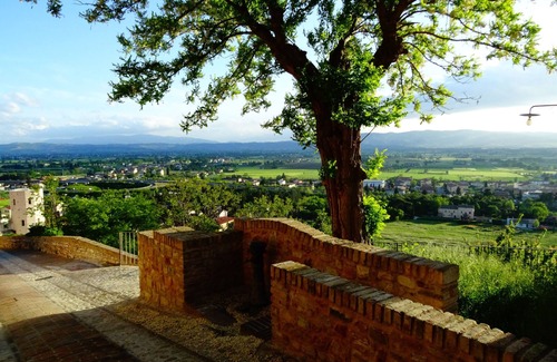 Spello Apartment | Tiberius - Hilltop Medieval Escape with Panoramic View