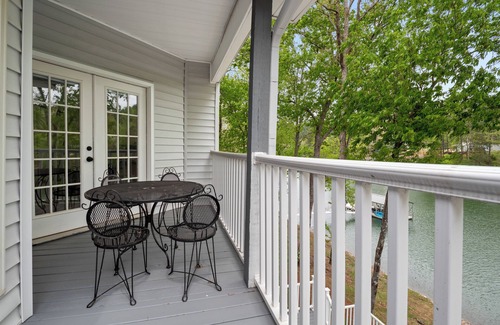 Houston House | Ticket to Paradise- Two story dock! Fire pit for night fun!
