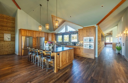 Seal Rock House | Tidal Treasure, Sleeps 12, Game Room, Oceanfront, Hot Tub, BBQ, Beach Access