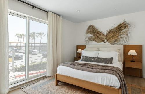 El Porto Apartment | Tide House - Unit B - Modern Seaside 1BD w Parking