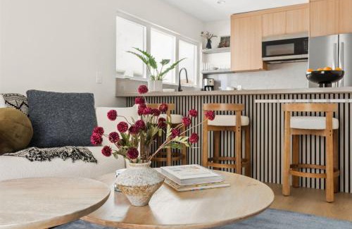 El Porto Apartment | Tide House - Unit B - Modern Seaside 1BD w Parking