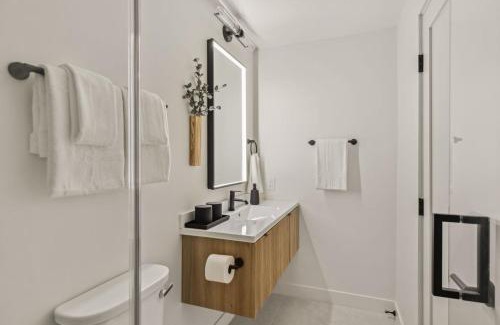 El Porto Apartment | Tide House - Unit C - Modern Seaside 1BD w Parking