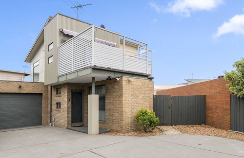 Indented Head House | Tides Edge - Your Coastal Retreat One Street from the Beach