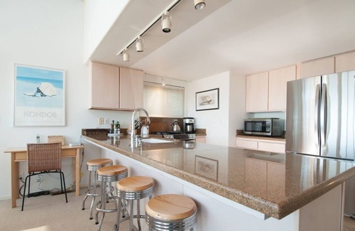 Monterey House | Tides In - Monterey Beach House - Oceanfront, Walk to Fisherman's Wharf