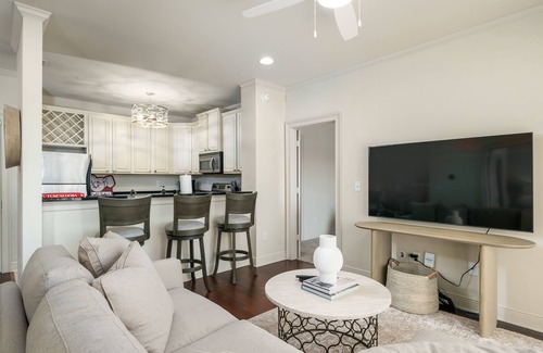 Tuscaloosa Condo | TideSide: Your Premier 2-Bedroom Retreat Near Campus & Stadium