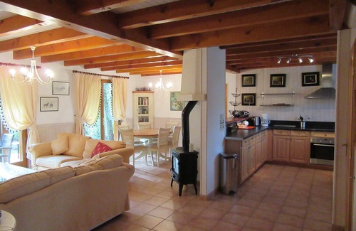 Souillac Ski Chalet | Tidy chalet in the woods of the beautiful Dordogne