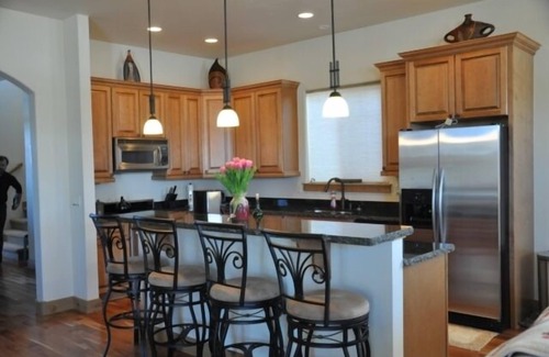 Durango House | Tierra Verde - Beautiful home in upscale area just minutes from Downtown Durango and across from Hillcrest Golf Course. 3 bedrooms & 2 1/2 baths, sleeps 8 people. Great mountain & golf course views!