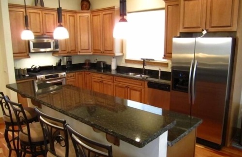 Durango House | Tierra Verde - Beautiful home in upscale area just minutes from Downtown Durango and across from Hillcrest Golf Course. 3 bedrooms & 2 1/2 baths, sleeps 8 people. Great mountain & golf course views!