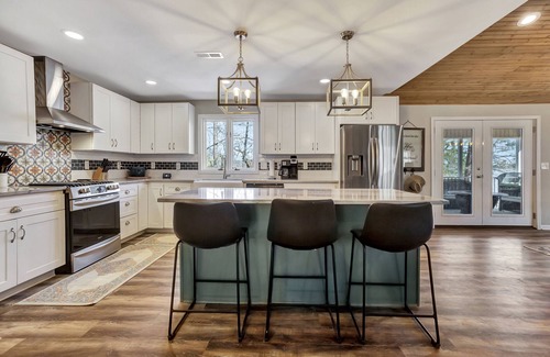 Townville House | Tiger Pause on Lake Hartwell & Covered Slip Dock
