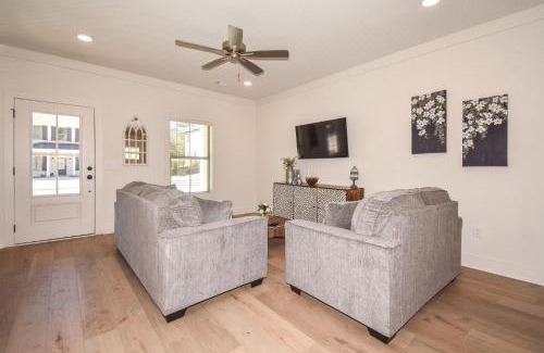 Auburn House | Tiger's Tail in Auburn