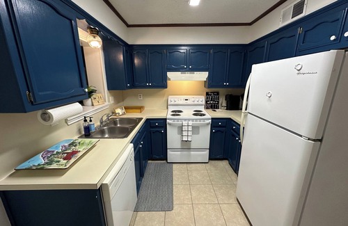 Highlands - Perkins Condo | Tigerland - Walking Distance to LSU
