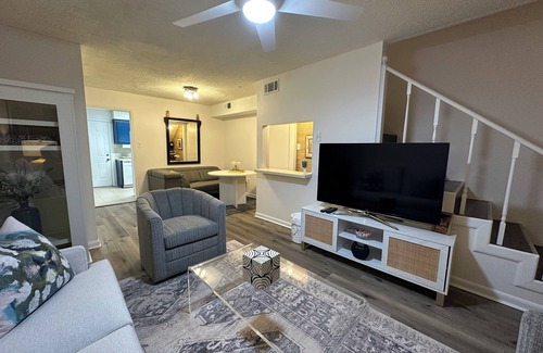 Highlands - Perkins Condo | Tigerland - Walking Distance to LSU