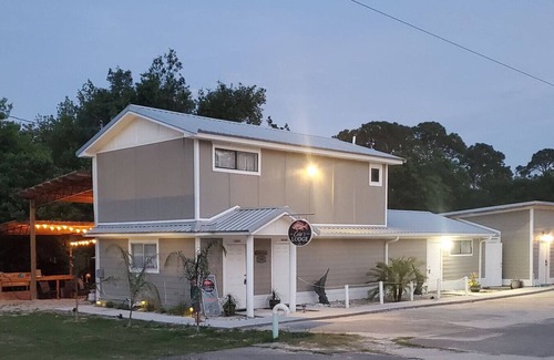 Carrabelle Apartment | TigerMinnow @ Cole's Lodge