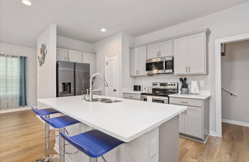 Highlands - Perkins House | Tigers Lair Bungalow by LSU Baseball Park - CB1030