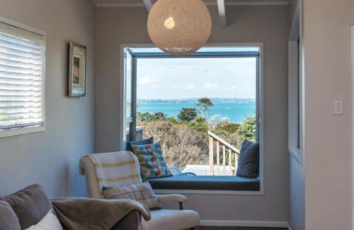 Surfdale House | Tikapa Moana Views