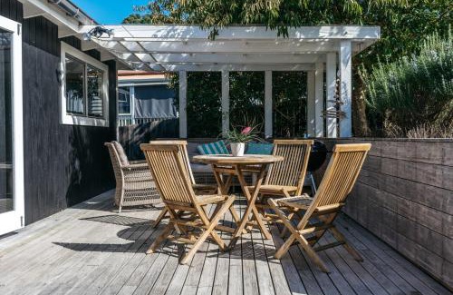Surfdale House | Tikapa Moana Views