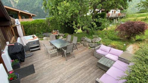 Les Bossons Ski Chalet | Tiki Lodge - hot tub & sauna