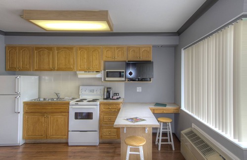 Okanagan-Similkameen Hotel | Tiki Shores Inn & Suites