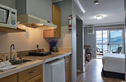 Okanagan-Similkameen Hotel | Tiki Shores Inn & Suites