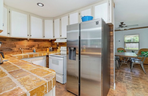 Southeast Pensacola House | Tiki Time Pool Home in Pensacola