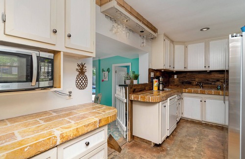 Southeast Pensacola House | Tiki Time Pool Home in Pensacola