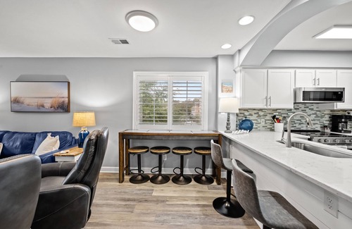 Cherry Grove Beach Condo | Tilghman Shores L6 - 2 Bed Condo Steps to Beach
