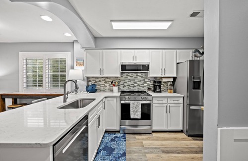 Cherry Grove Beach Condo | Tilghman Shores L6 - 2 Bed Condo Steps to Beach