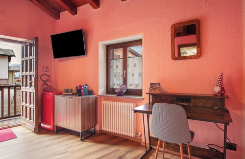 Fenis Apartment | 'Tillier' Room with Mountain View, Balcony and Wi-Fi
