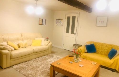 Blacko House | Tilly Cottage - overlooking Pendle Hill