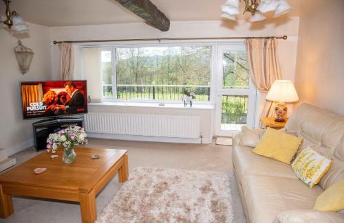 Blacko House | Tilly Cottage - overlooking Pendle Hill