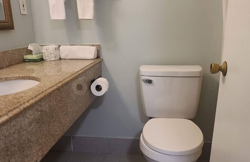 Lochmere Hotel | Tilton Lodge Inn and Suites