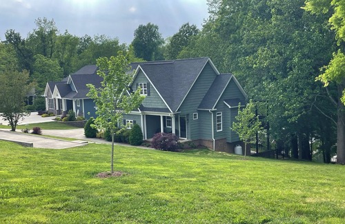 Winchester Cottage | Tim's Ford Lake Home. Private Boat Dock with Jet Ski Port & 2 Kayaks