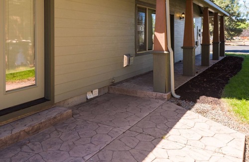 Sisters House | Timber Creek Escape with great location and amenities