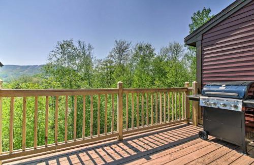West Dover House | Timber Creek Townhome with 2 Decks and Mtn Views!