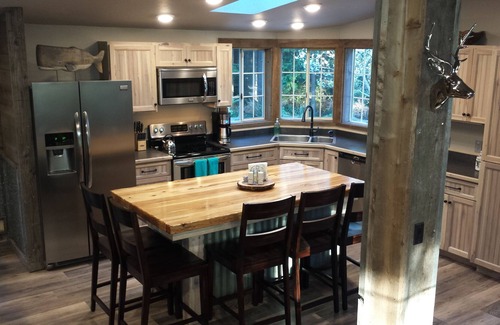 Saunders Lake Cabin | TIMBER DUNES Dune Access comfy woodland cabin