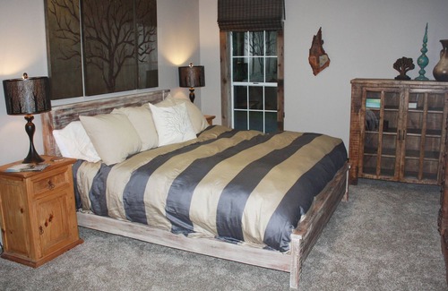Saunders Lake Cabin | TIMBER DUNES Dune Access comfy woodland cabin