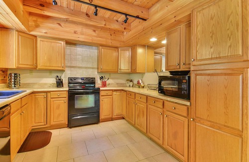 Clyde Cabin | Timber Hollow:2 master suites on a bison ranch!