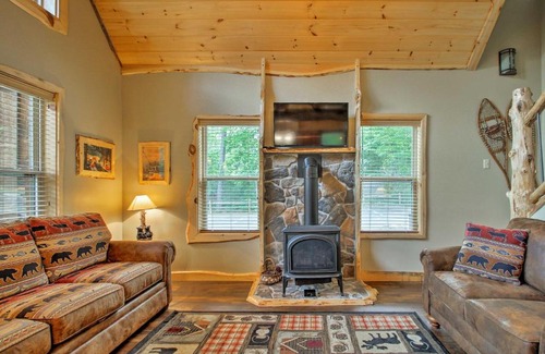North Conway House | Timber Home Walk to Slopes and N Conway Shops!