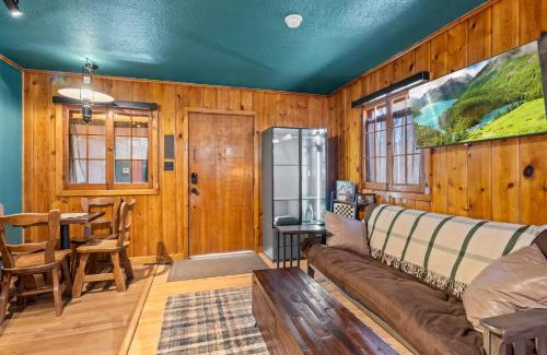 Colorado Springs House | Timber Lodge #26