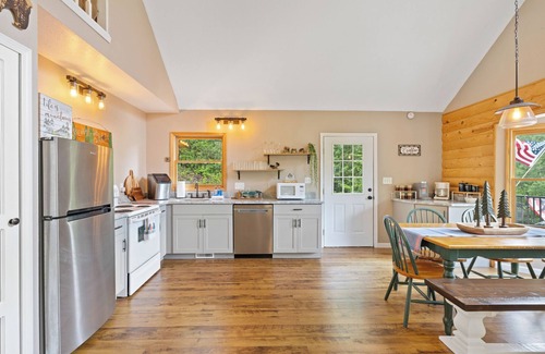 Hiawassee House | Timber Ridge Retreat - by Chatuge Home Concierge Serene Mountain Retreat with Stunning Year-Round Views | Gated Community