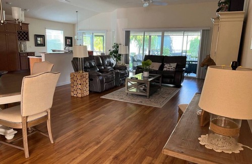 Dunedin House | Timber Sunshine Stay (Villages of Dunedin)