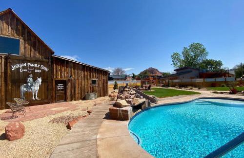 Kanab House | Timber & Tin F 2Bed 2Bath w Pool & Rooftop Deck